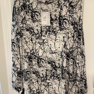 NWT LulaRoe Erin Raglan Sleeve Top (size medium)